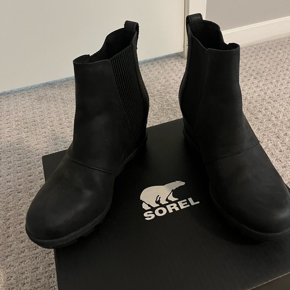 SOREL Joan of Arc II wedge  Chelsea boot.